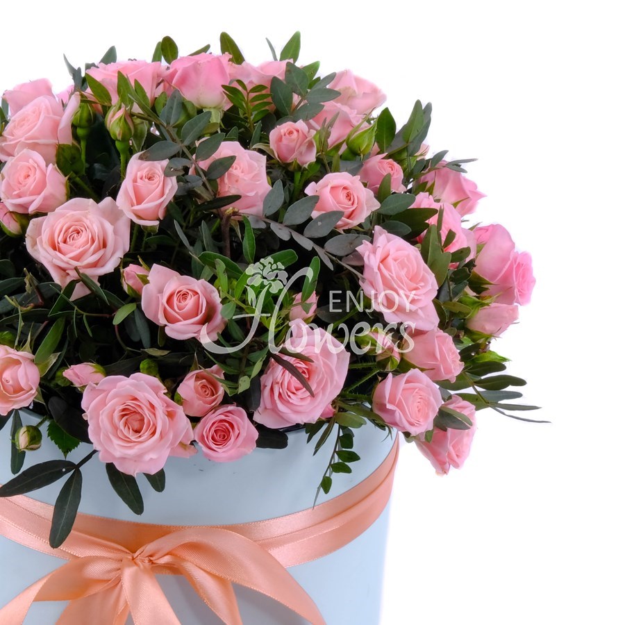 Композиция из 9 роз "Розовые кустовые розы в коробке"