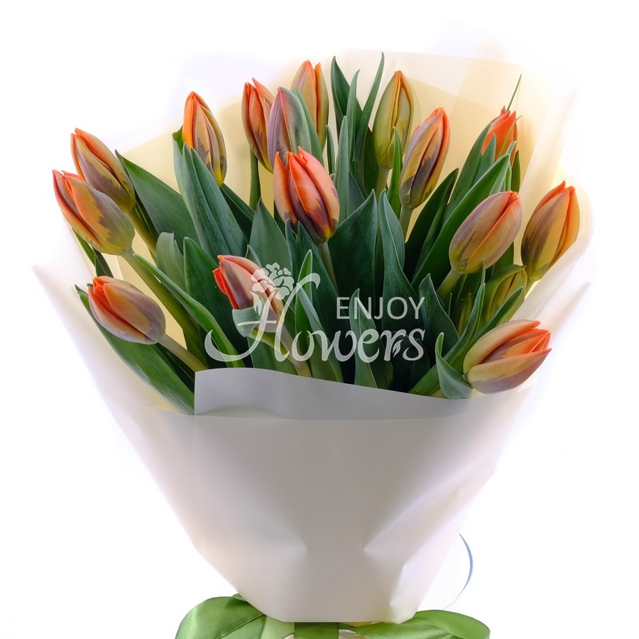 Букет из 15 оранжевых тюльпанов "Оранжевые тюльпанв в пленке"