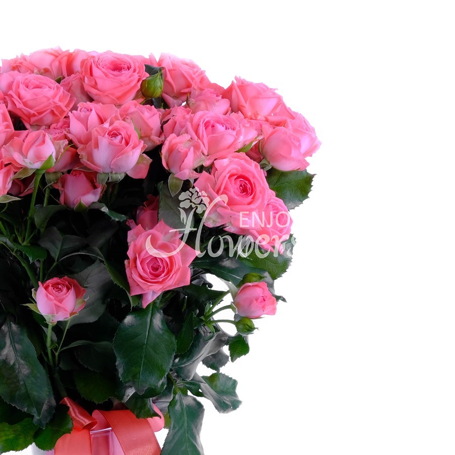 Букет из 15 роз "Коралловые кустовые розы"
