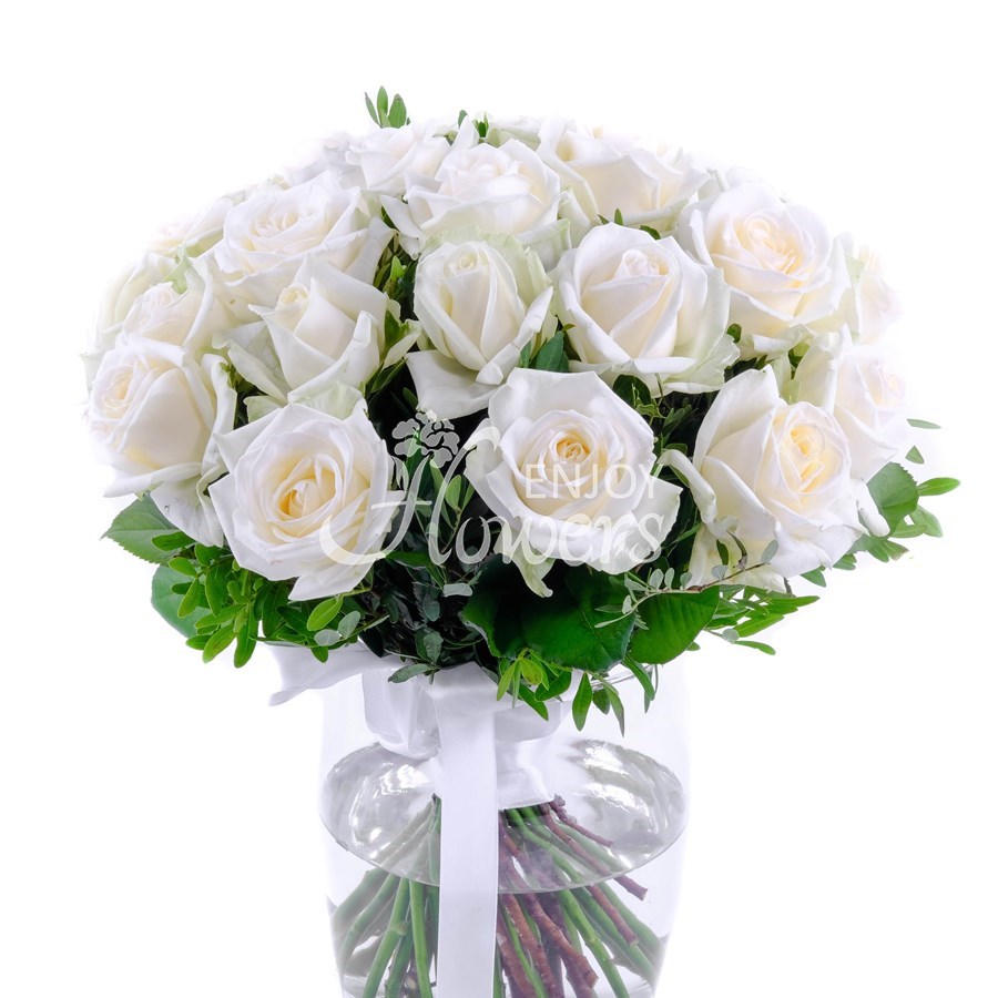 Букет из 25 белых роз "Светлый праздник"