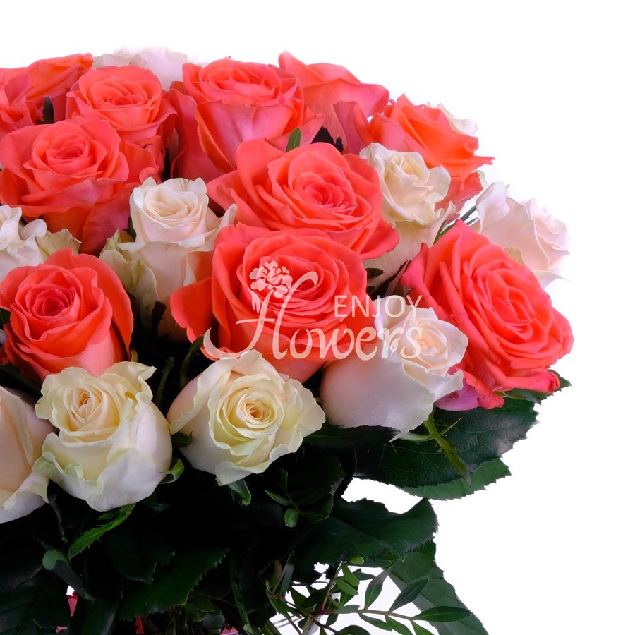 Букет из 31 розы "Янтарные бусы"
