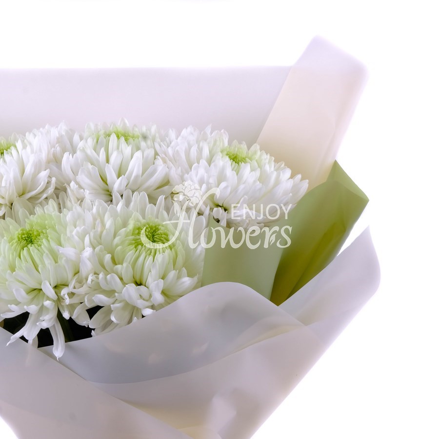 Букет из 5 хризантем "Белые хризантемы в упаковке"