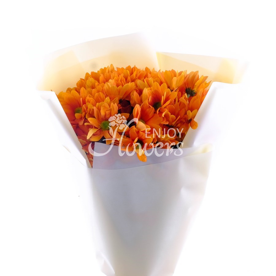 Букет из 5 оранжевых хризантем в пленке "Оранжевые кустовые хризантемы"