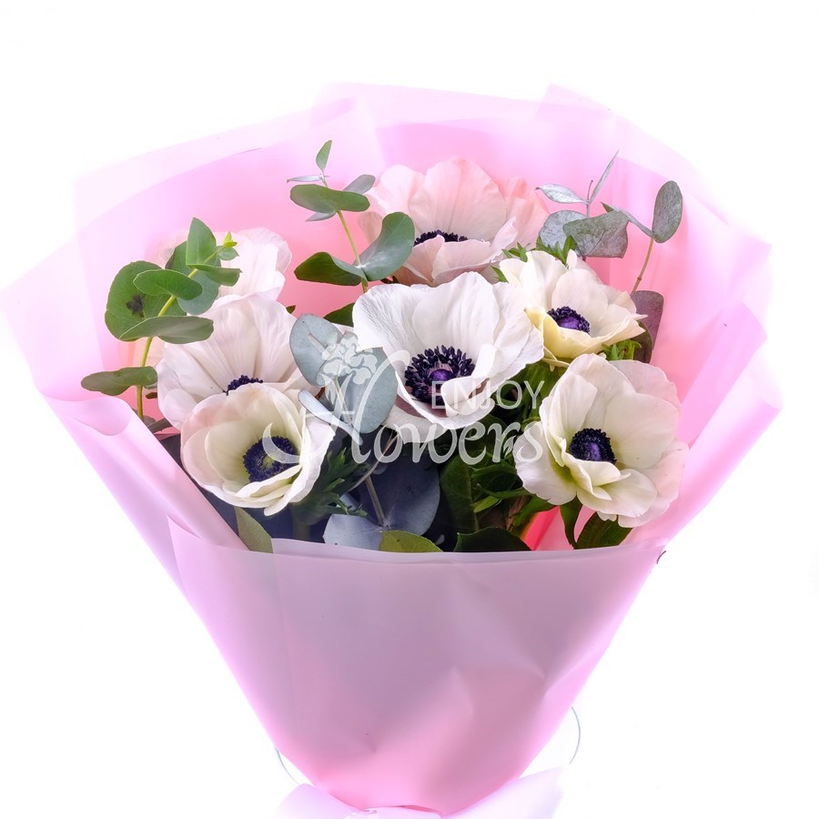 Букет из 7 анемонов с эвкалиптом "Белые анемоны"