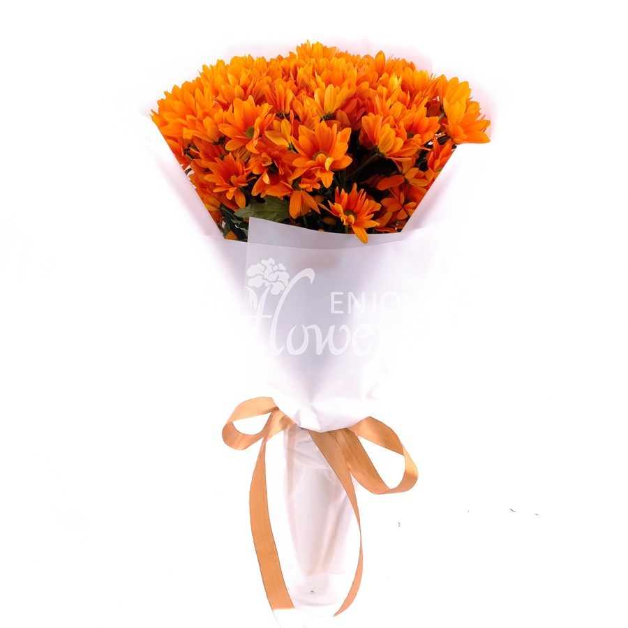 Букет из 7 оранжевых хризантем в пленке "Оранжевые кустовые хризантемы"