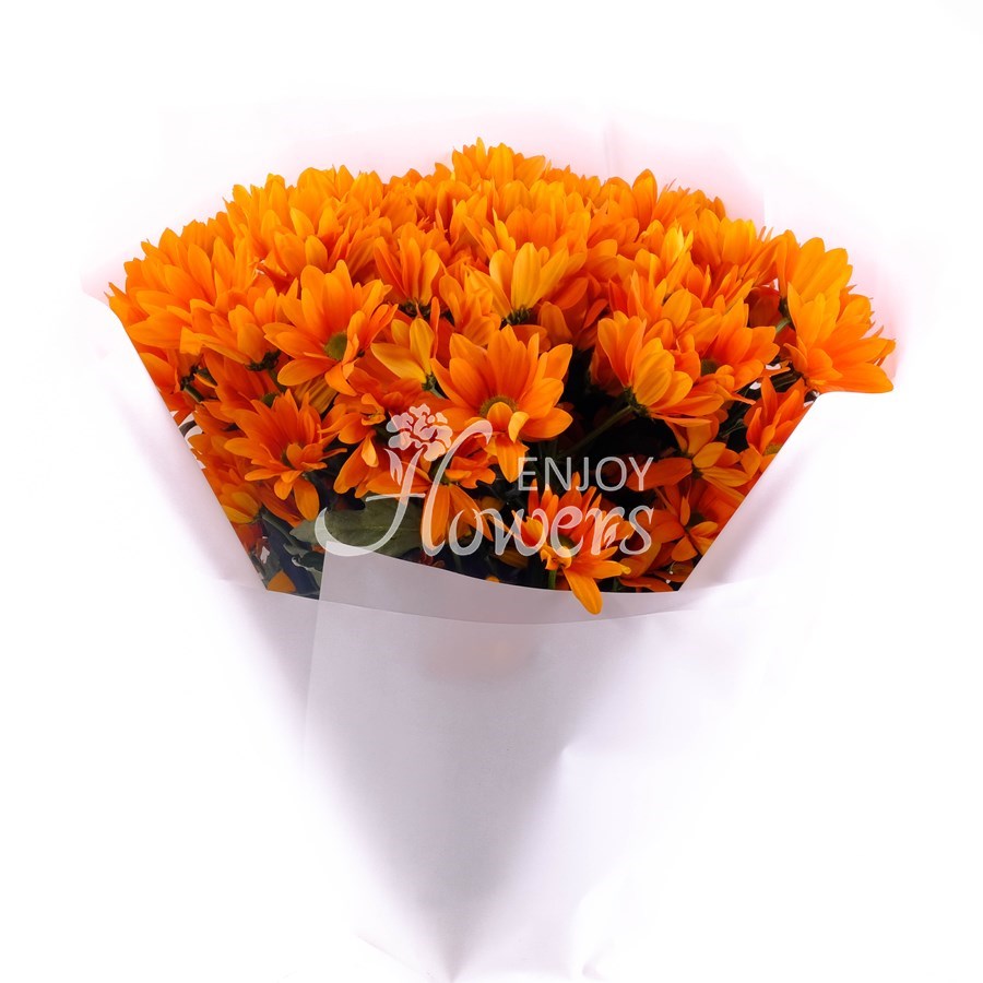 Букет из 7 оранжевых хризантем в пленке "Оранжевые кустовые хризантемы"