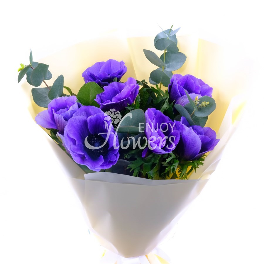 Букет из анемонов с эвкалиптом "Синие анемоны"