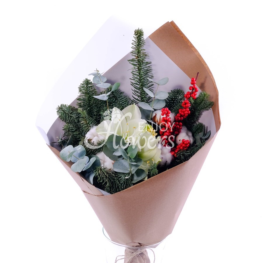 Букет из еловых веток и белого амариллиса "Зима в лесу"