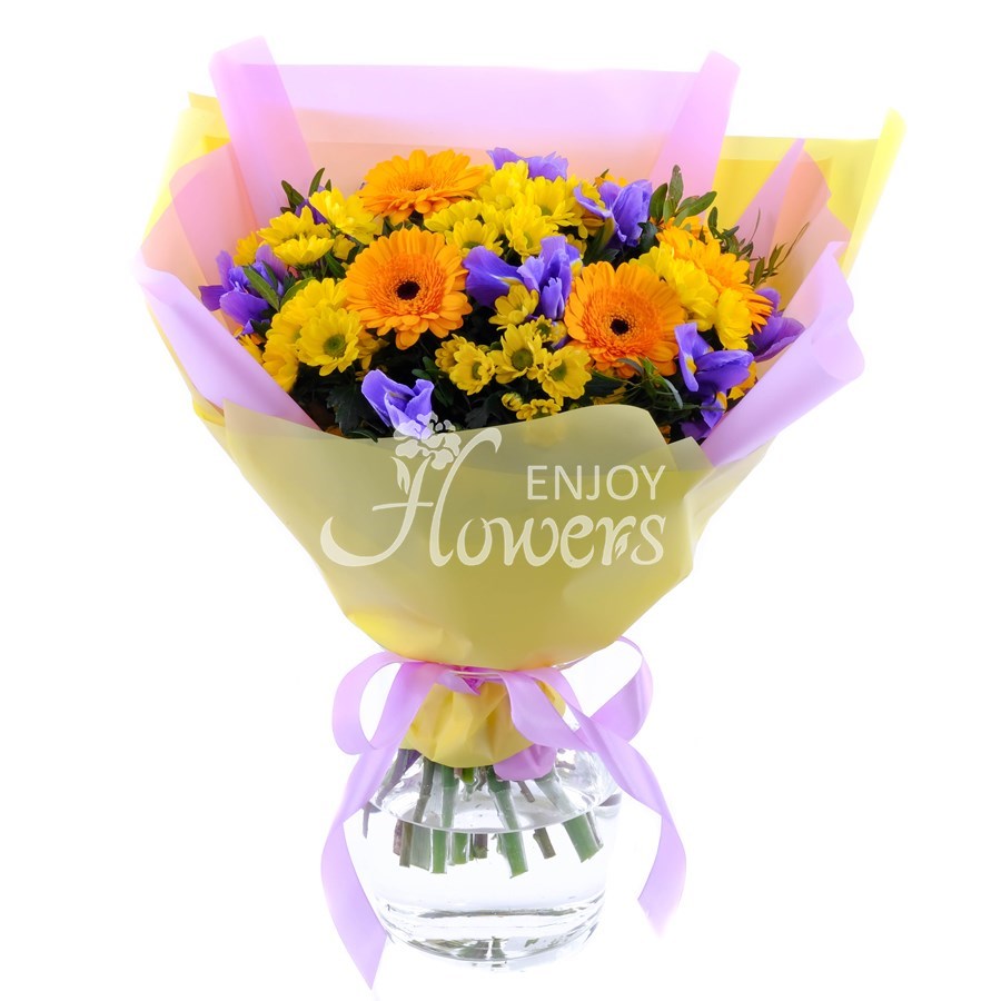 Букет из гербер и ирисов "Яркий мотив"