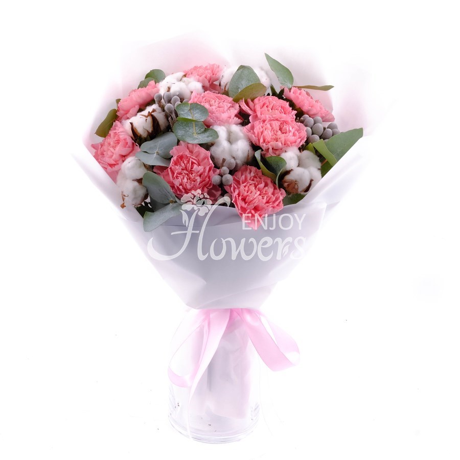 Букет из гвоздик и хлопка "Нежная зима"