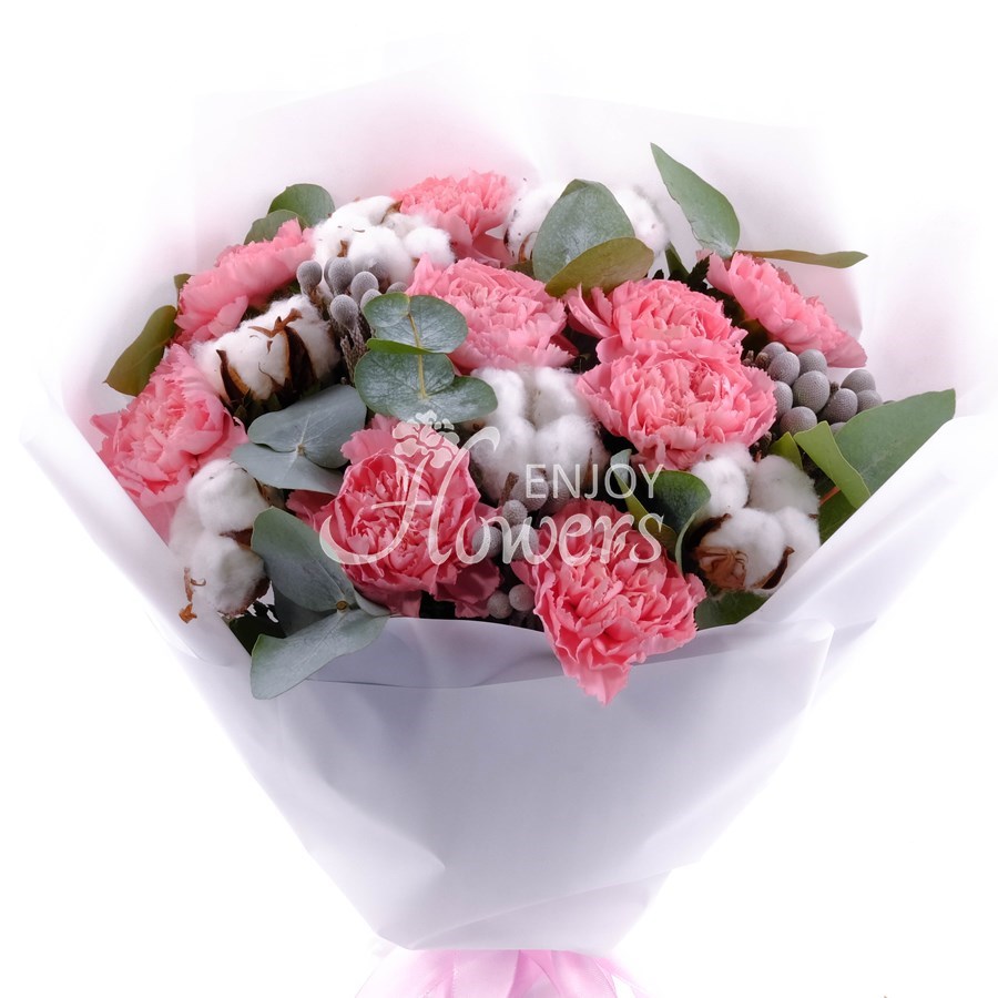 Букет из гвоздик и хлопка "Нежная зима"