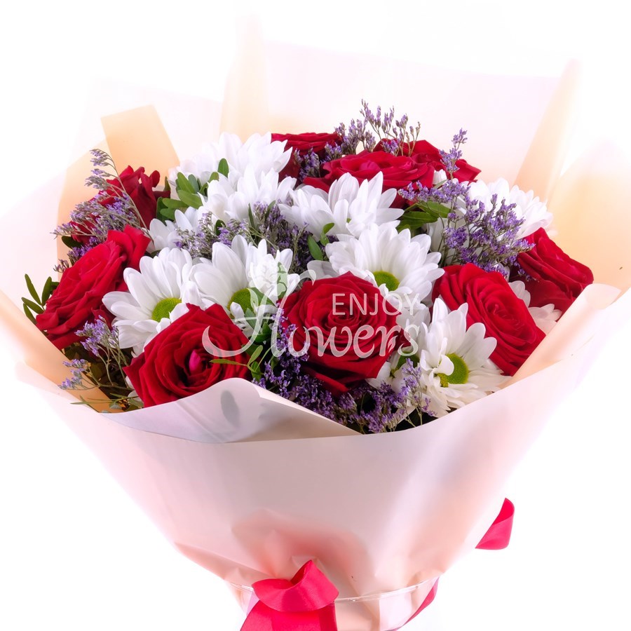 Букет из хризантем и роз "Озорное настроение"