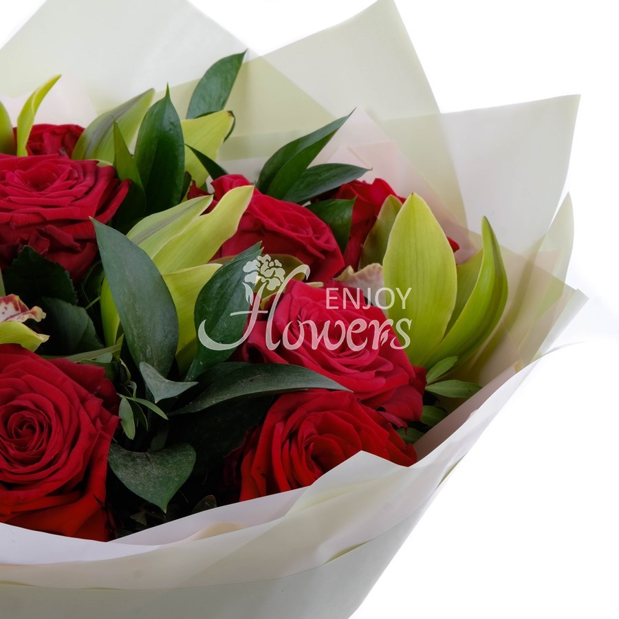 Букет из красных роз с орхидеями "Итальянская опера"