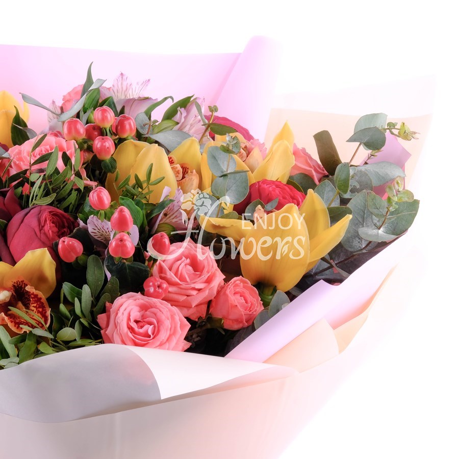 Букет из роз и орхидей "Цветочный калейдоскоп"
