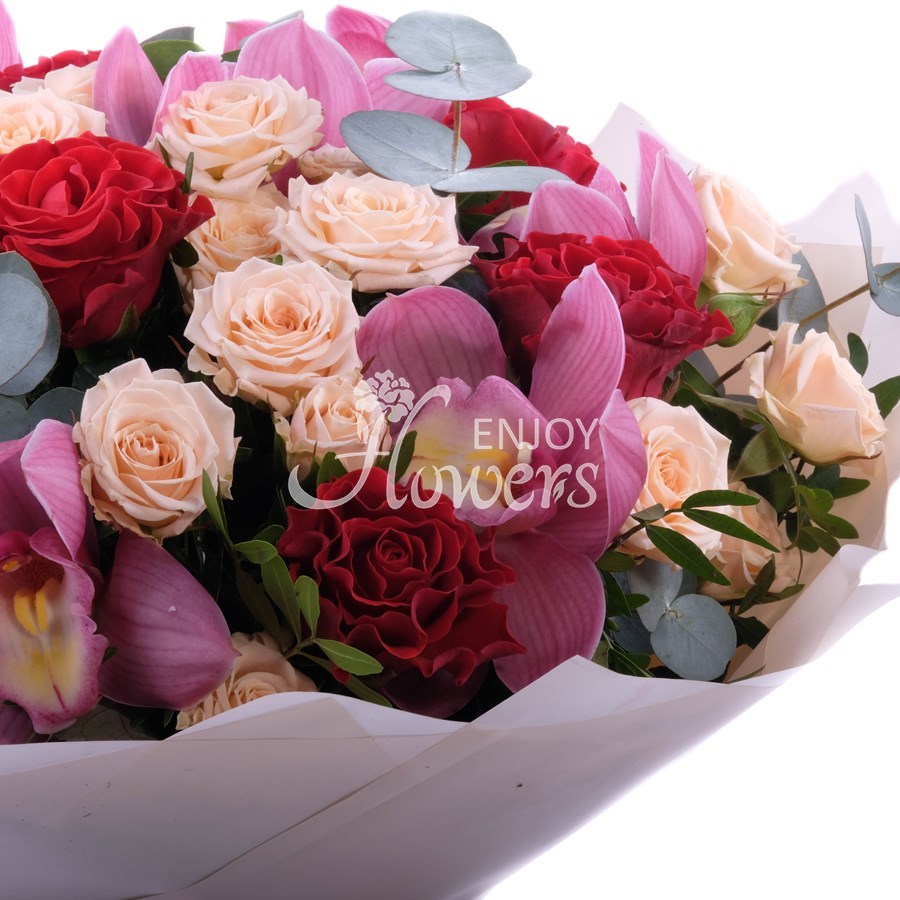 Букет из роз и орхидей "Комплимент королеве"