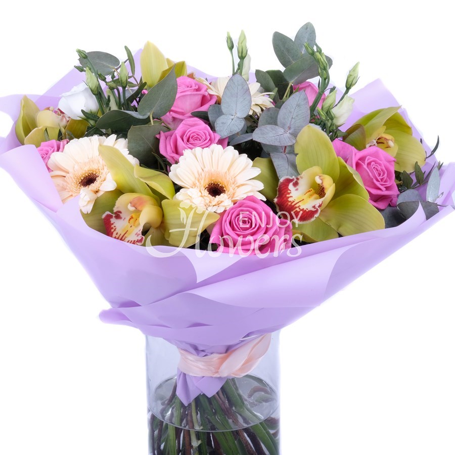 Букет из розовых роз с орхидеями "Признание"