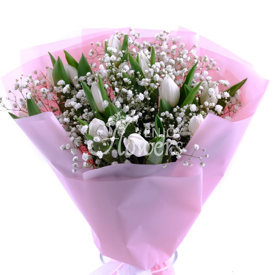 Букет из тюльпанов с гипсофилой "Весенний снег"