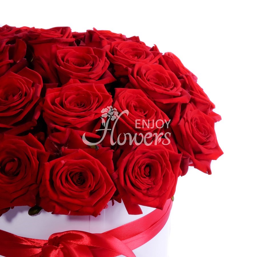 Композиция из 25 роз "Красные розы в коробке"