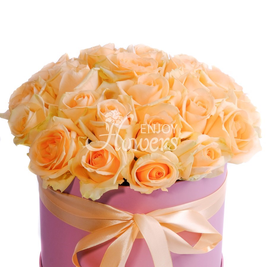 Композиция из 25 роз "Персиковые розы в коробке"