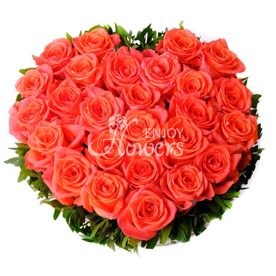 Композиция из 25 роз "Сердце из оранжевых роз"
