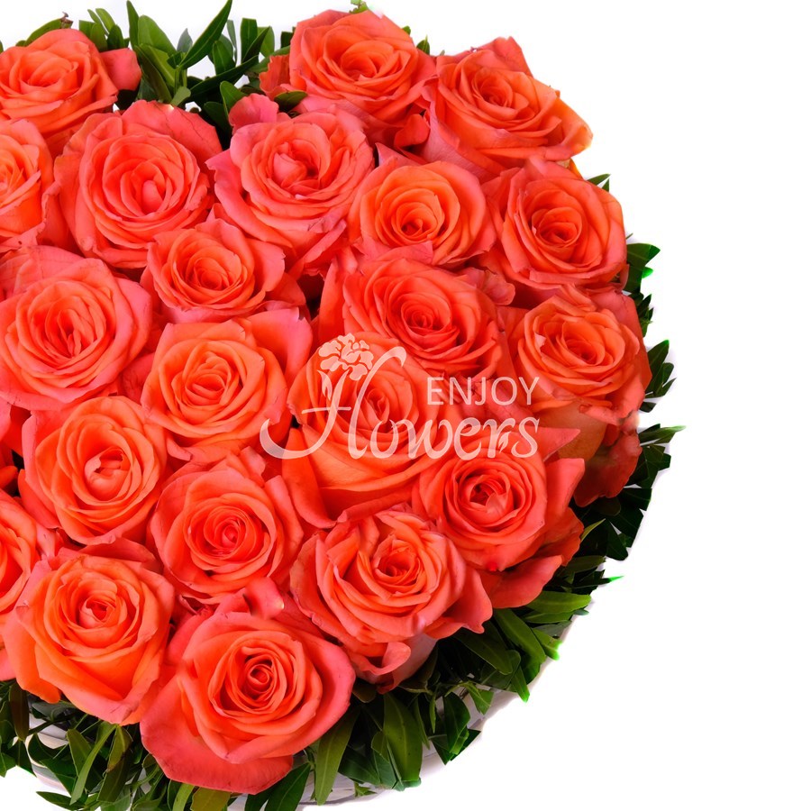 Композиция из 25 роз "Сердце из оранжевых роз"