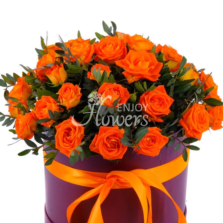 Композиция из 9 роз "Оранжевые кустовые розы в коробке"