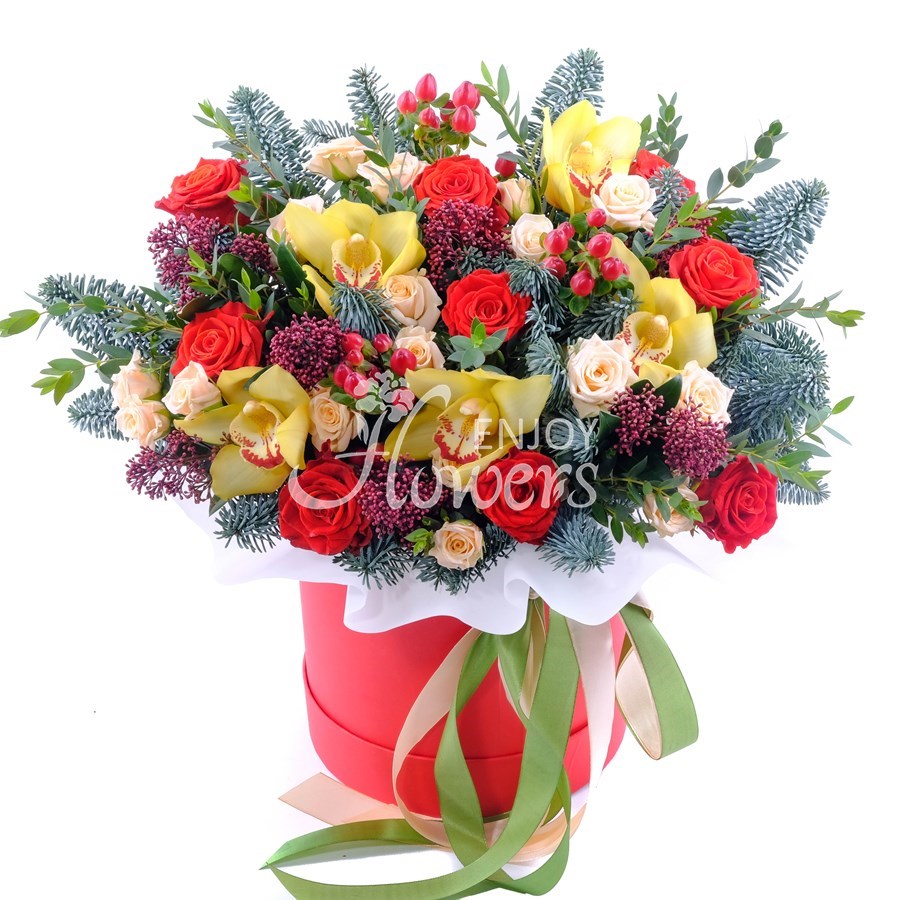 Композиция из красных роз, цимбидиума и еловых веток в коробке "Сказочный декабрь"