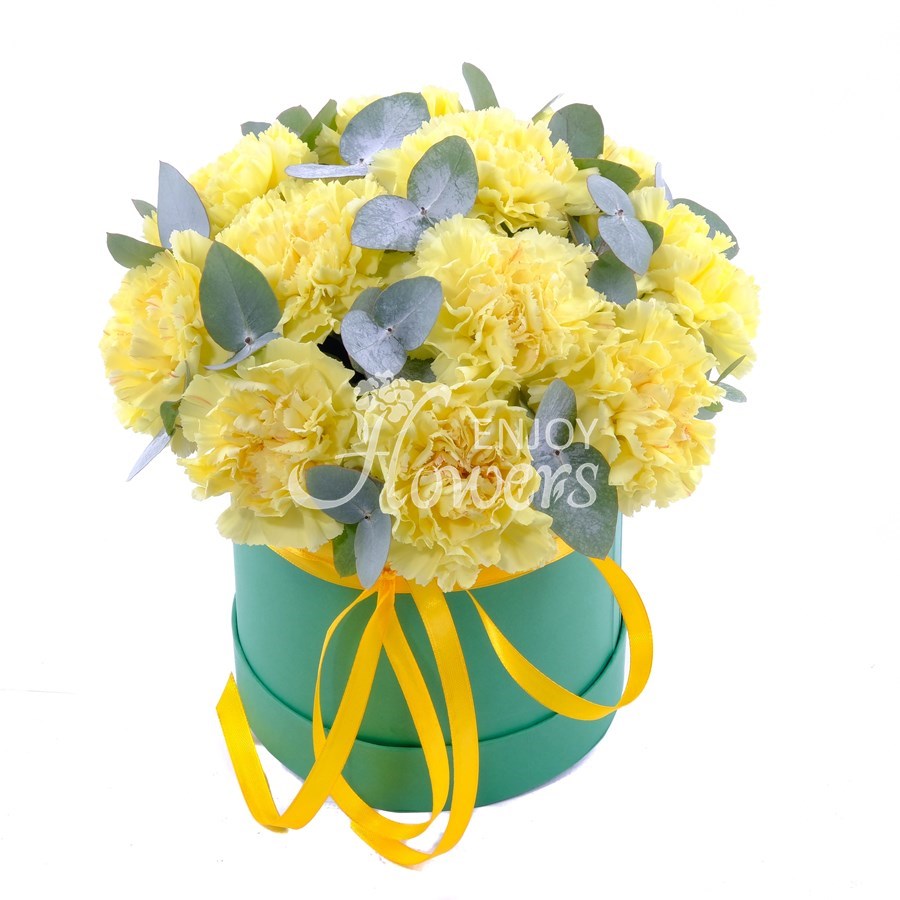 Композиция в коробке из 11 желтых гвоздик "Лимончелло"