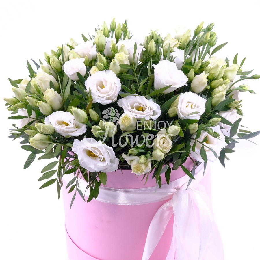 Композиция в коробке из 7 эустом с зеленью "Белая эустома в коробке"