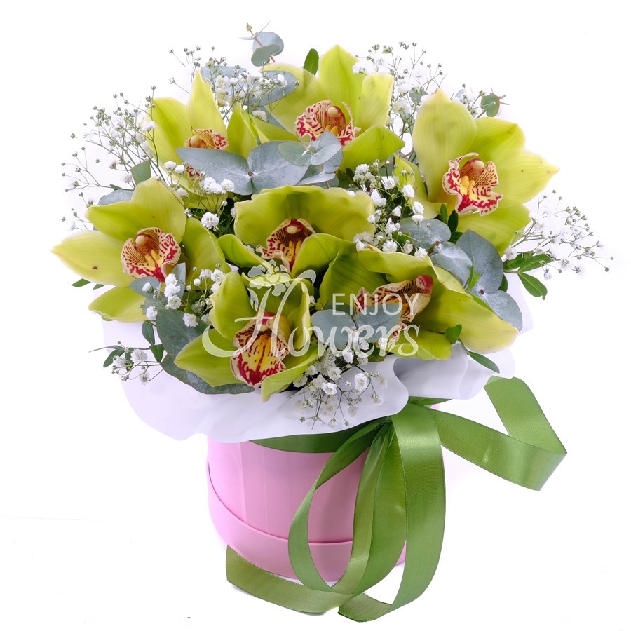 Композиция в коробке из 7 орхидей "Тайна сердца"