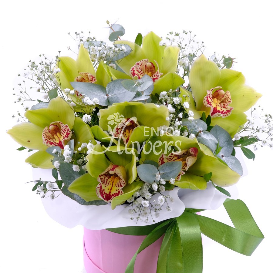 Композиция в коробке из 7 орхидей "Тайна сердца"