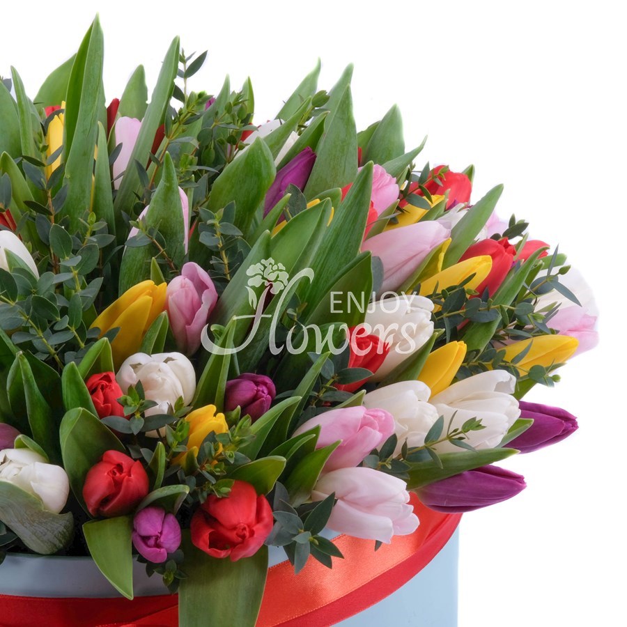Композизия из 101 тюльпана "Разноцветные тюльпаны в коробке"