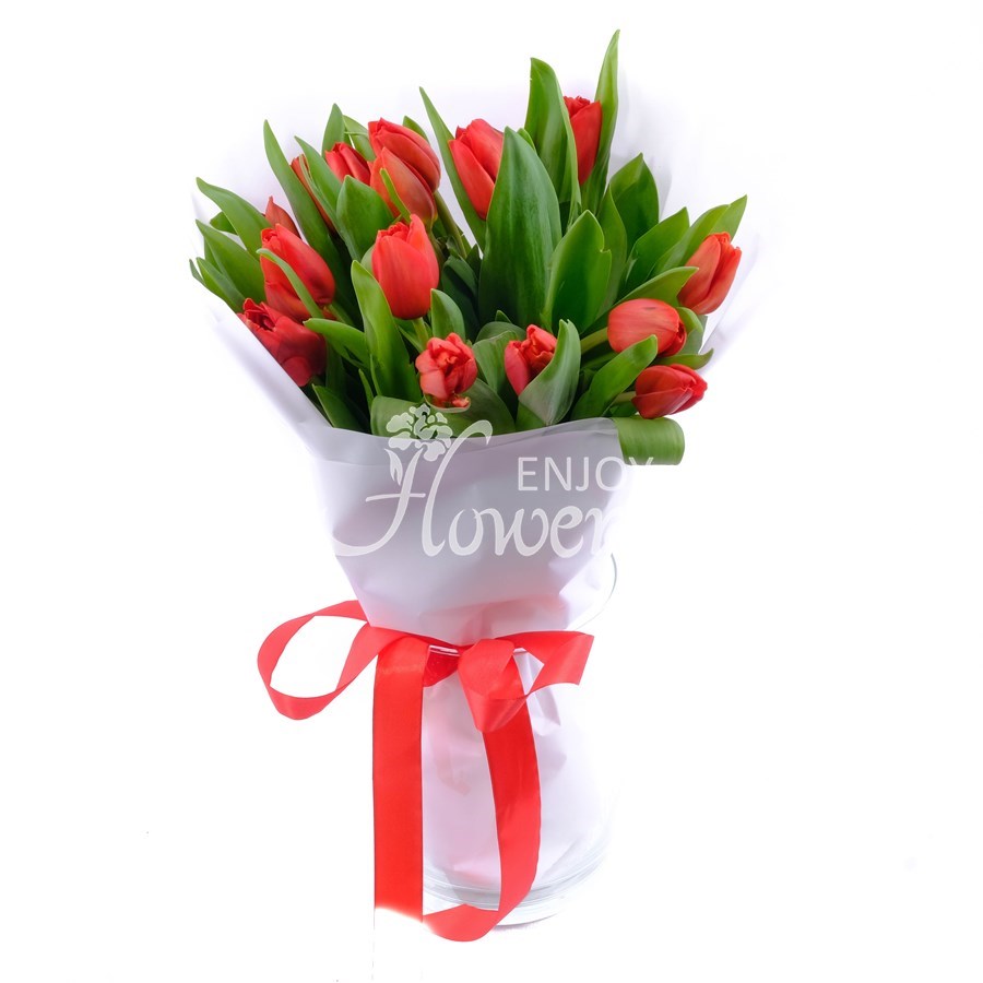 укет из 15 красных тюльпанов "Красные тюльпаны в пленке"