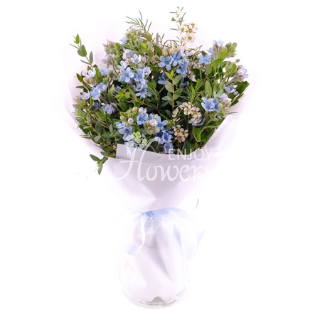 Букет из голубого оксипеталума с эвкалиптом "Небесная лазурь"