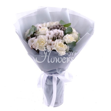 Букет из гвоздик и хлопка "Прикосновение природы"