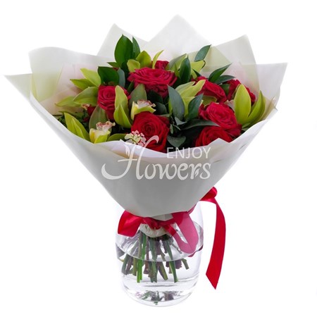 Букет из красных роз с орхидеями "Итальянская опера"