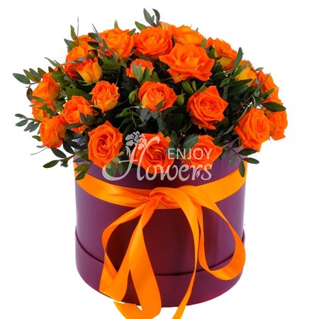 Композиция из 9 роз "Оранжевые кустовые розы в коробке"