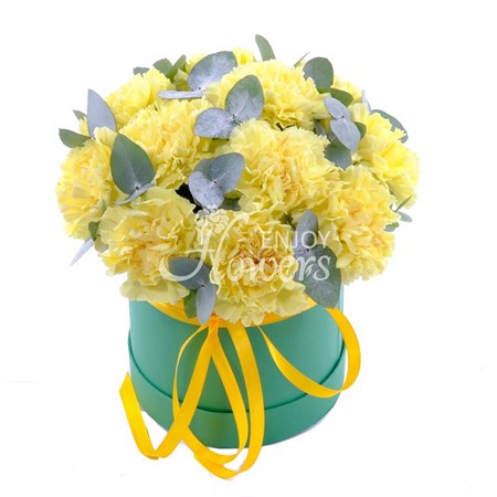 Композиция в коробке из 11 желтых гвоздик "Лимончелло"