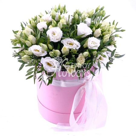 Композиция в коробке из 7 эустом с зеленью "Белая эустома в коробке"