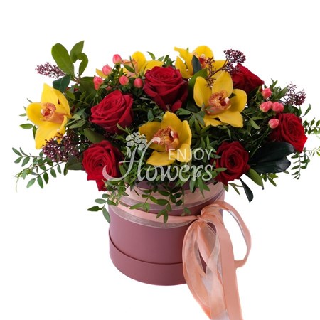 Композиция в коробке из бордовых роз и желтых орхидей "Темные аллеи"